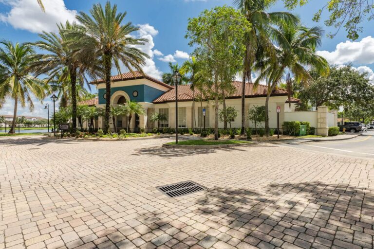 Grand-Riviera-Miramar-Apartments-exterior-leasing-office